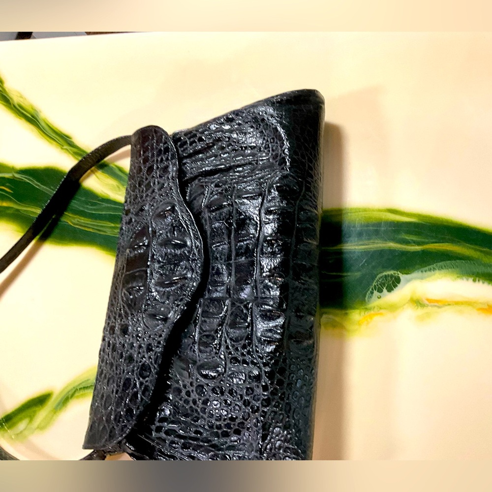 Veari black shoulder bag